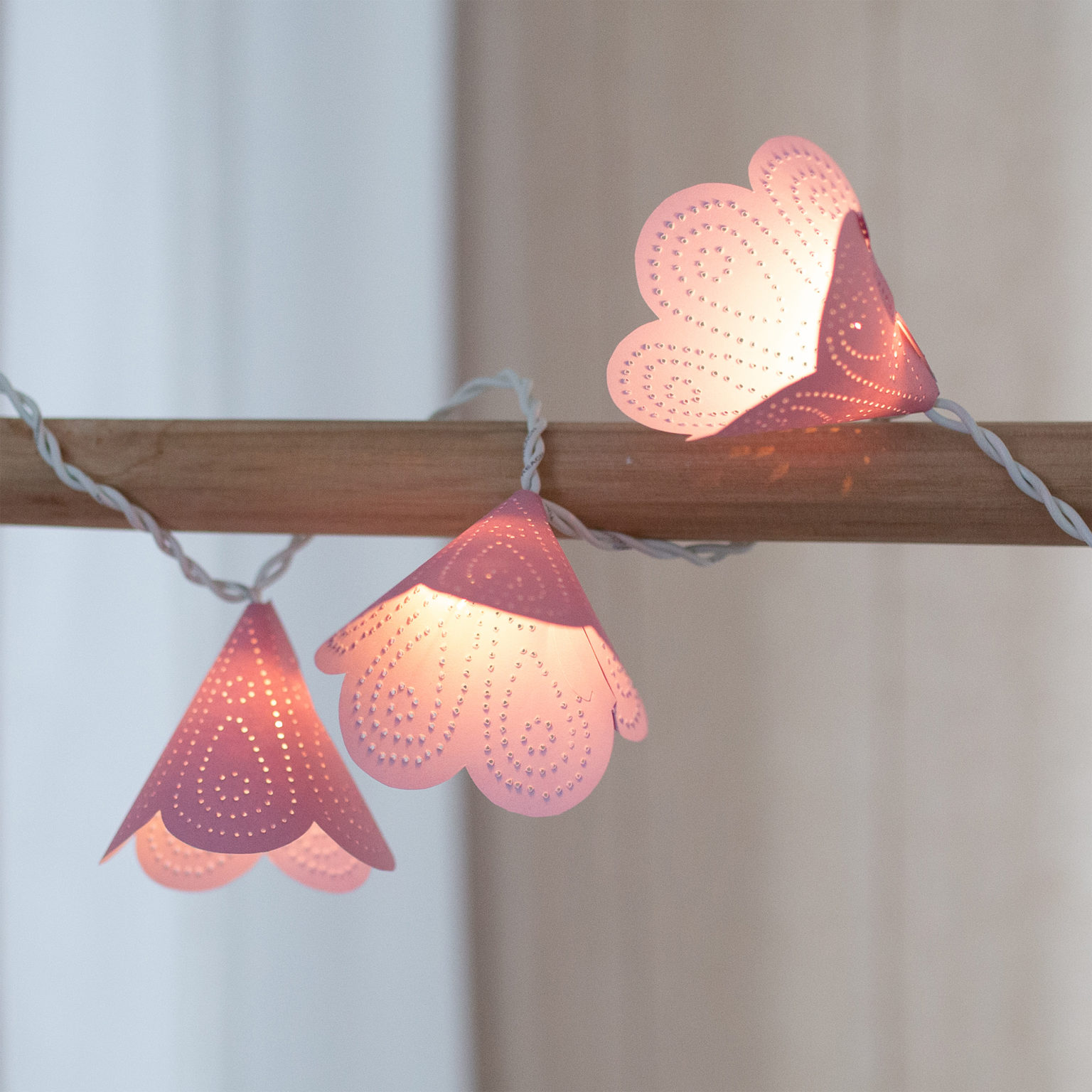 Bastelset Lichterkette zum Prickeln Kegel (Türkis/Grün